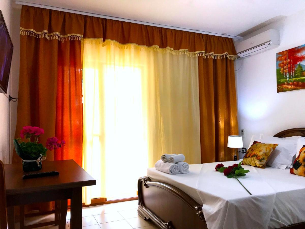 Hotel Mali i Robit Golem  Esterno foto