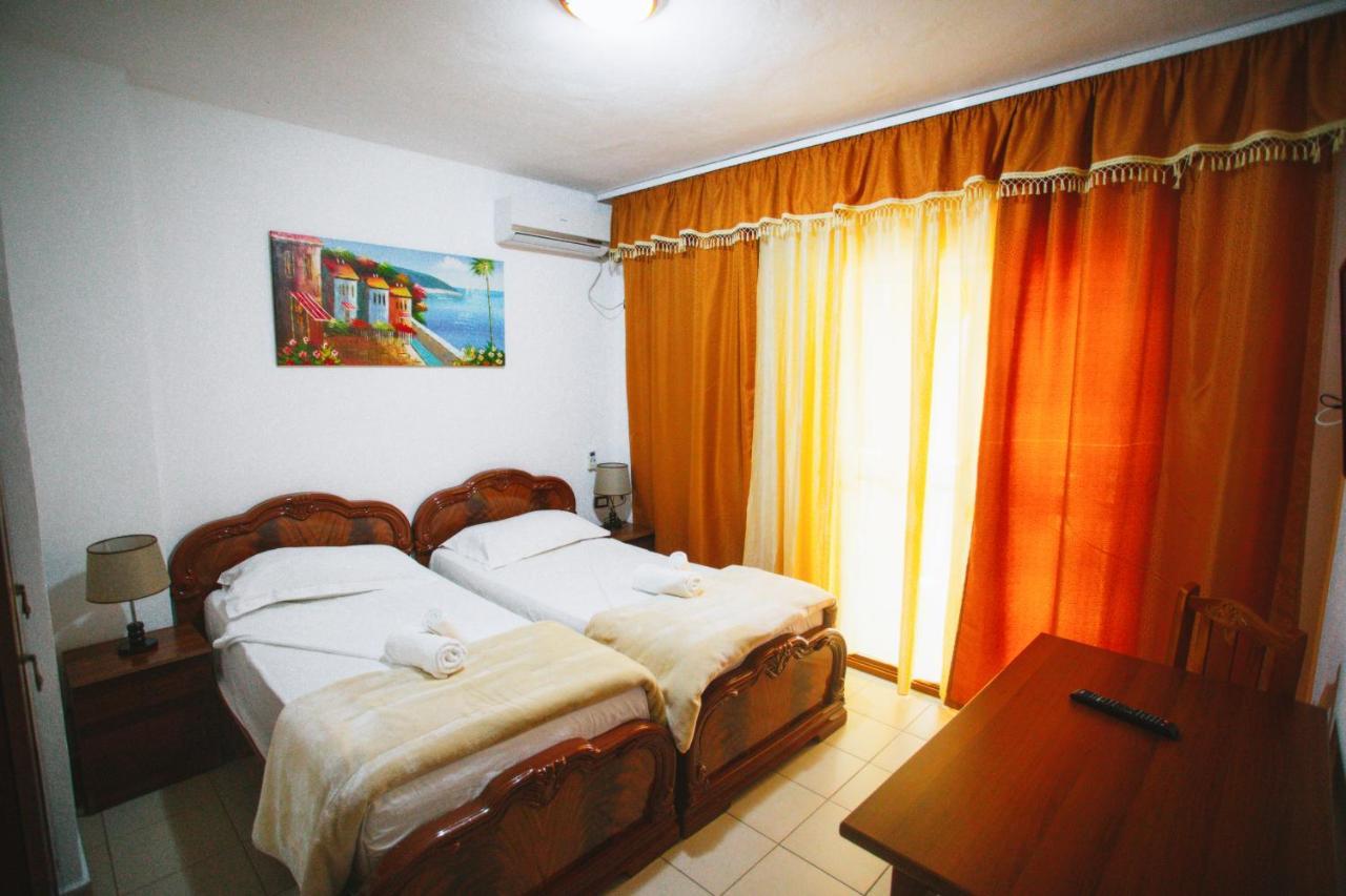 Hotel Mali i Robit Golem  Esterno foto